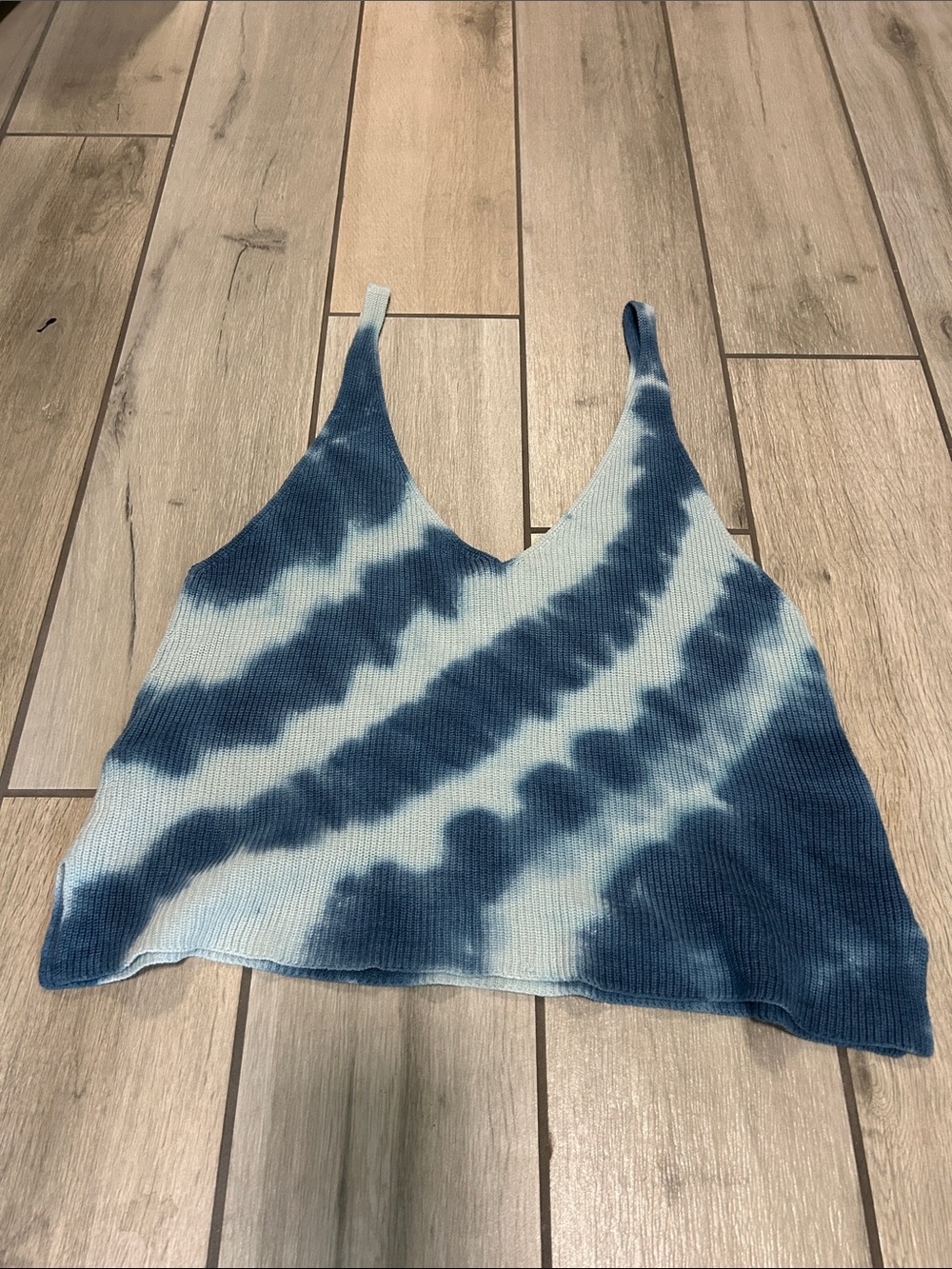 Forever 21 Blue Tie-Dye V-Neck Ribbed Cropped Tank
